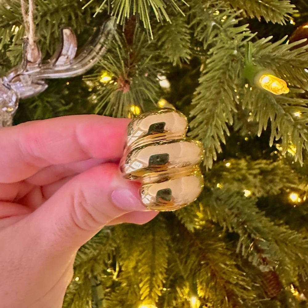 SOLD! 17.6 Grams Solid 14k Gold Swirl Cocktail Ring - Picture 2 of 16